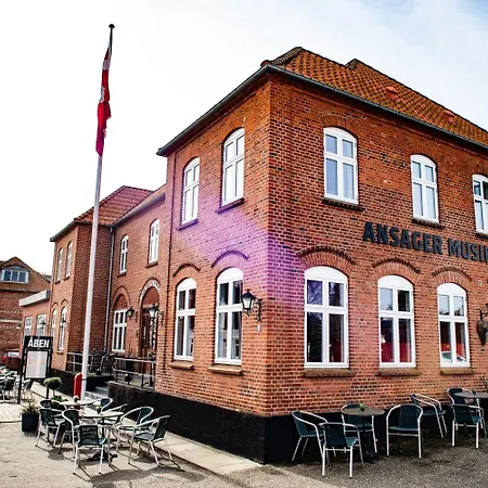 Og Hytteby Otel Ansager