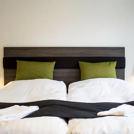 Og Hytteby 3* Ansager