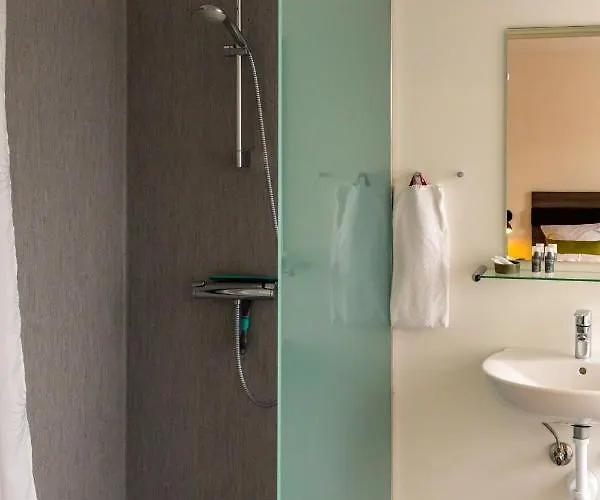 Og Hytteby 3* Ansager