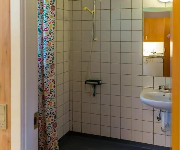 Og Hytteby 3* Ansager