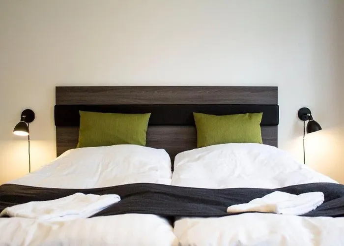 Og Hytteby 3* Ansager