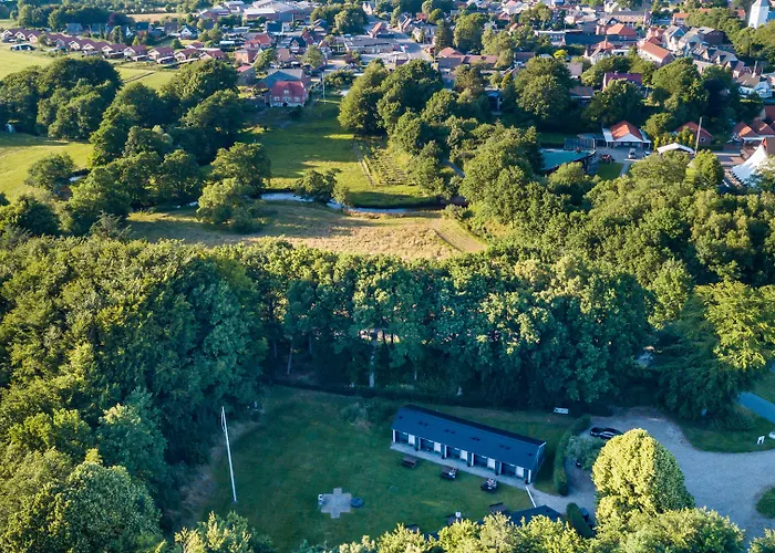 Og Hytteby מלון Ansager